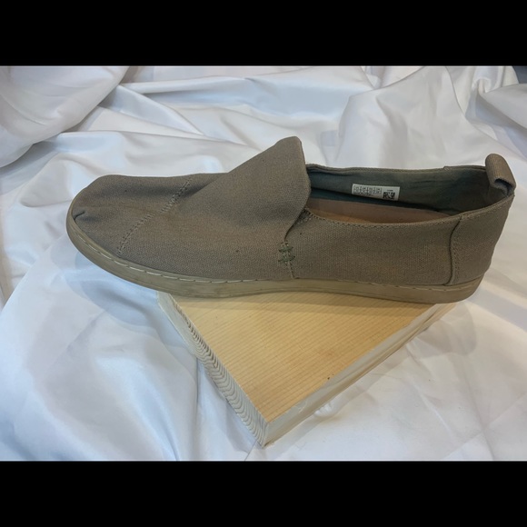 TOMS - Picture 6 of 9